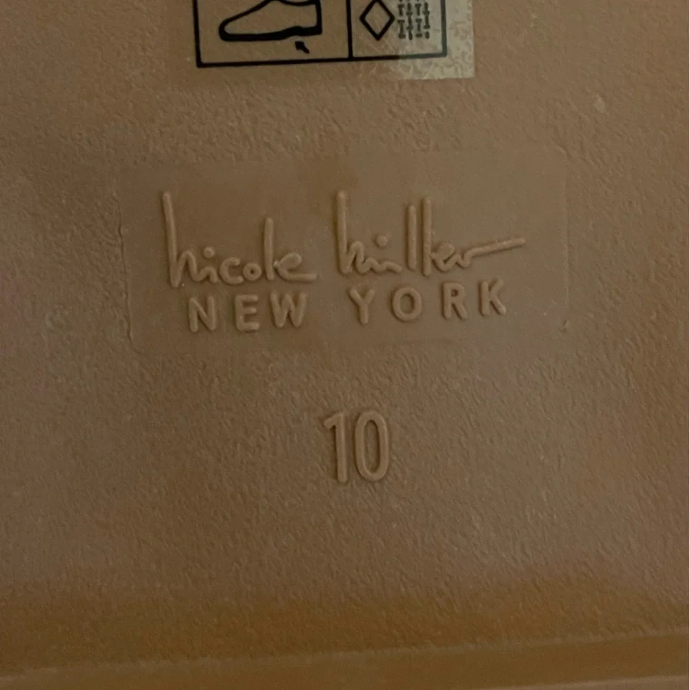 NWOT Nicole Miller Size 10 tan studded sandals - Picture 4 of 4